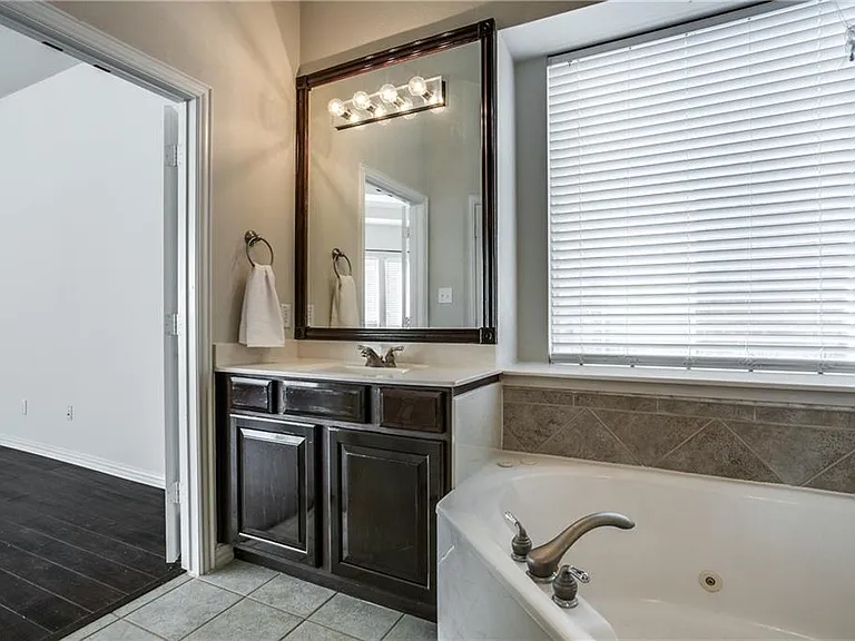 4193 Victory Dr — Photo 11