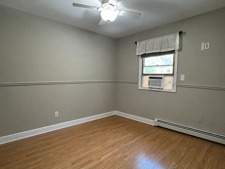 614 Middle Country Rd — Photo 8