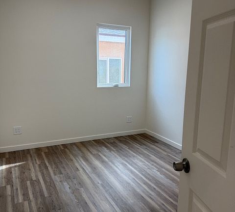 3rd image of 11018 Herrick Ave