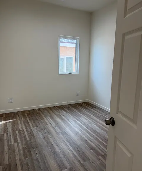 11018 Herrick Ave — Photo 3