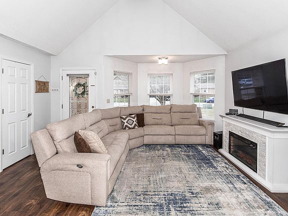 4th image of 17 Olivia Ln