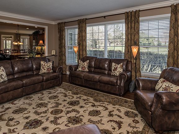 3rd image of 6470 Brookview Dr
