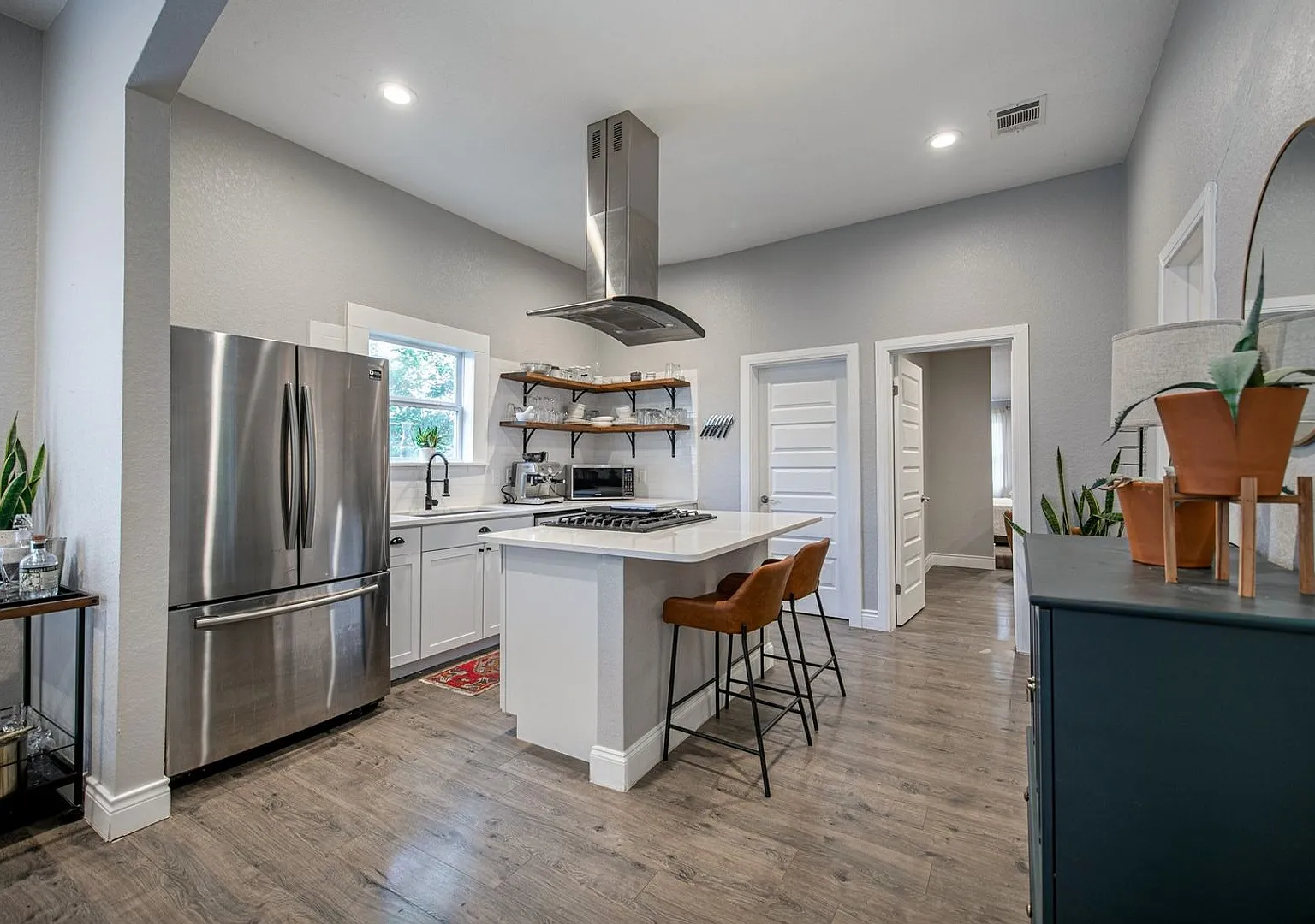 Charming 3BR 2BTH House Near Downtown San Antonio — Photo 4