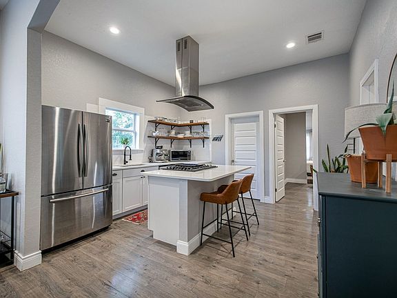 4th image of 112 Dreiss St