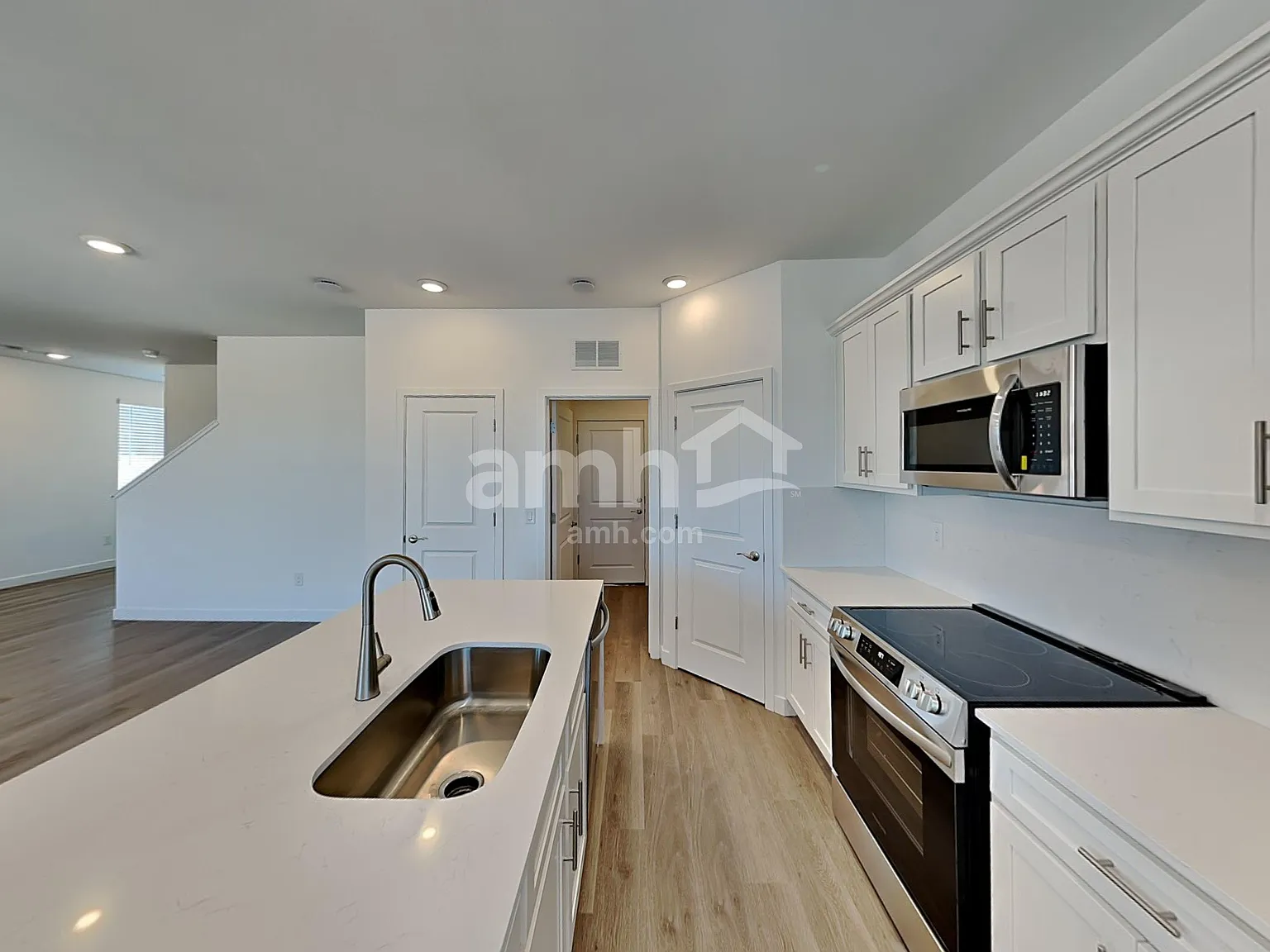 3 bed, 2.5 bath, 1646 sqft, $2,150 — Photo 2