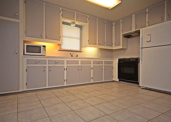 5th image of 9335 Broun St