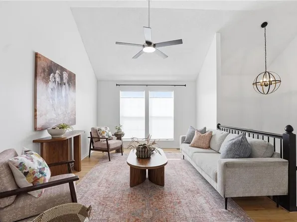 12437 S Pine St, Olathe, KS 66061