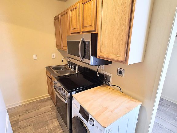 4th image of 937 Fayette St #2
