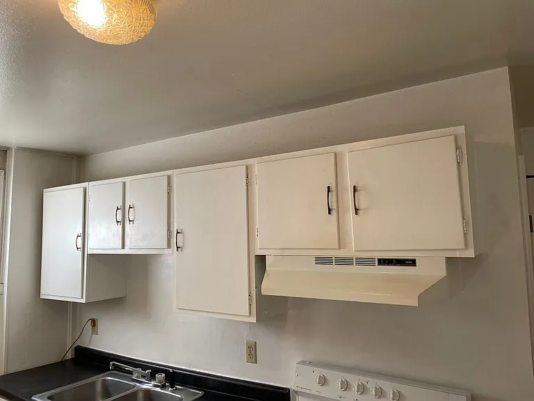 208 E Saint Joseph St — Photo 6