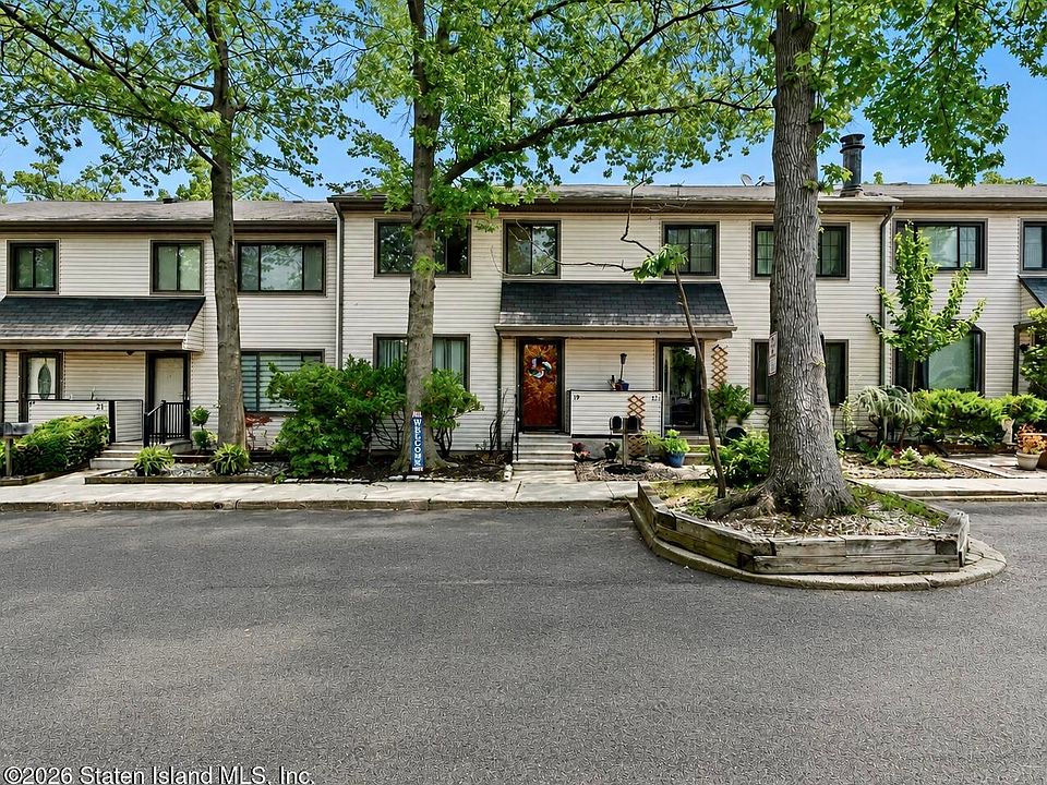 1st image of 19 Hickory Ct