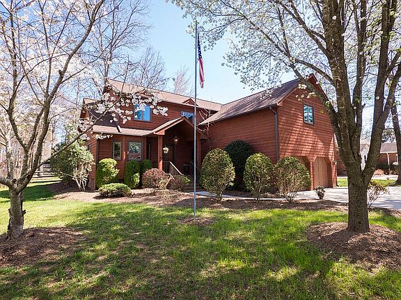 2nd image of 8271 Scarlet Oak Ct