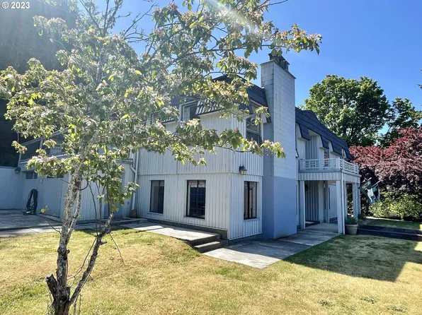 404 Bell Ln, Reedsport, OR 97467