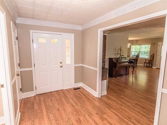2nd image of 2197 Woodbine Dr