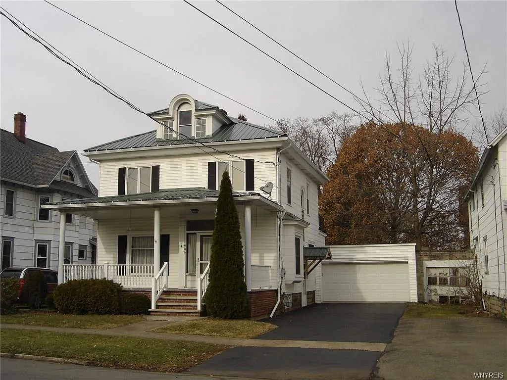 908 W Henley St photo 1