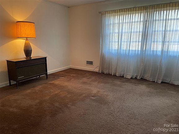 5th image of 1800 Archwood Dr