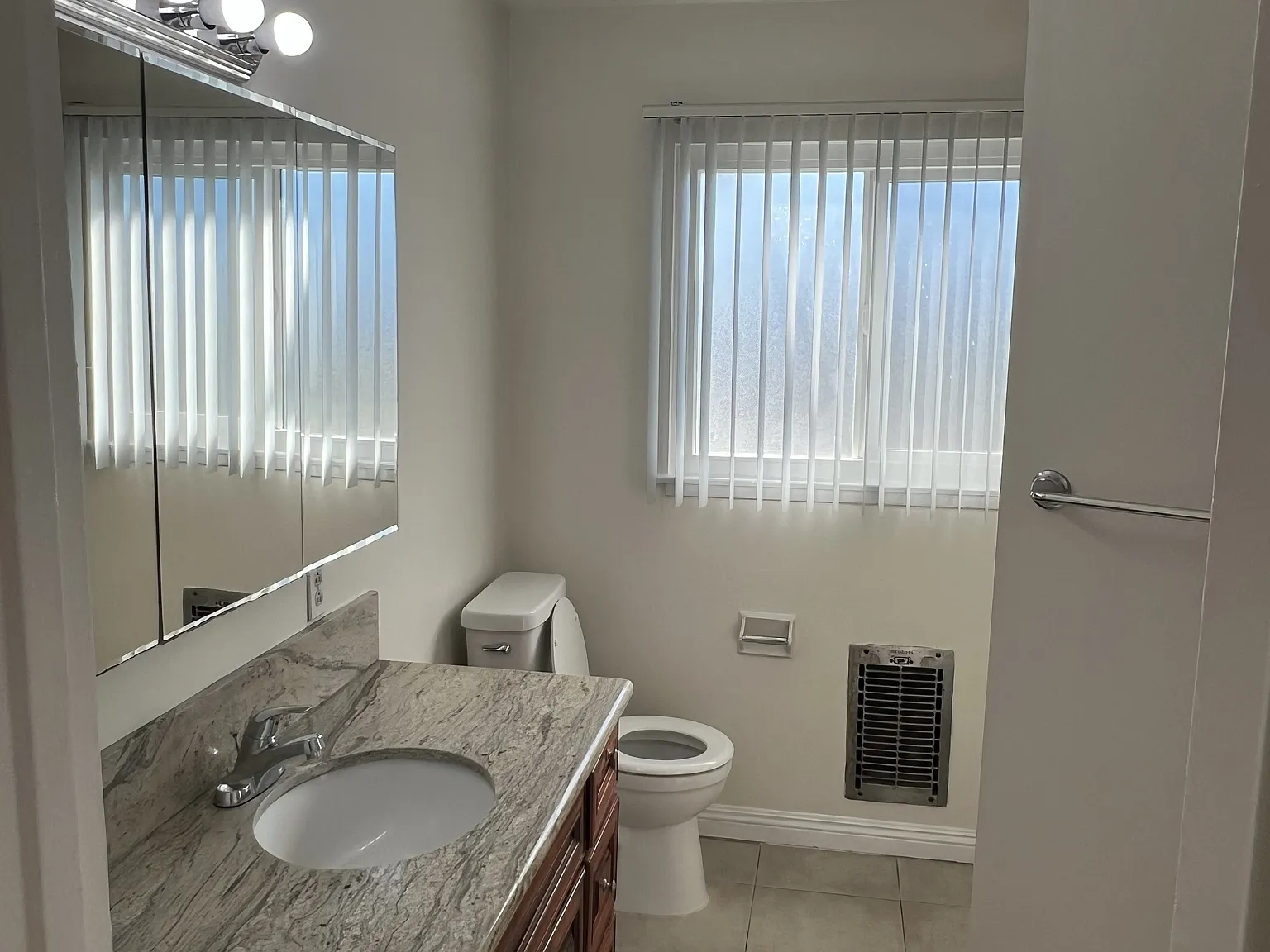 2 bed, 650 sqft, $2,100 — Photo 2