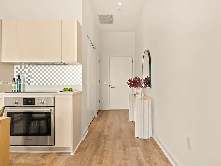 501 NE 31st St #410 — Photo 10