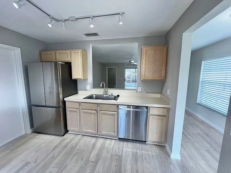 2024 Donegan Pl — Photo 11