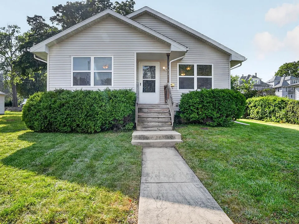 2423 Walnut St