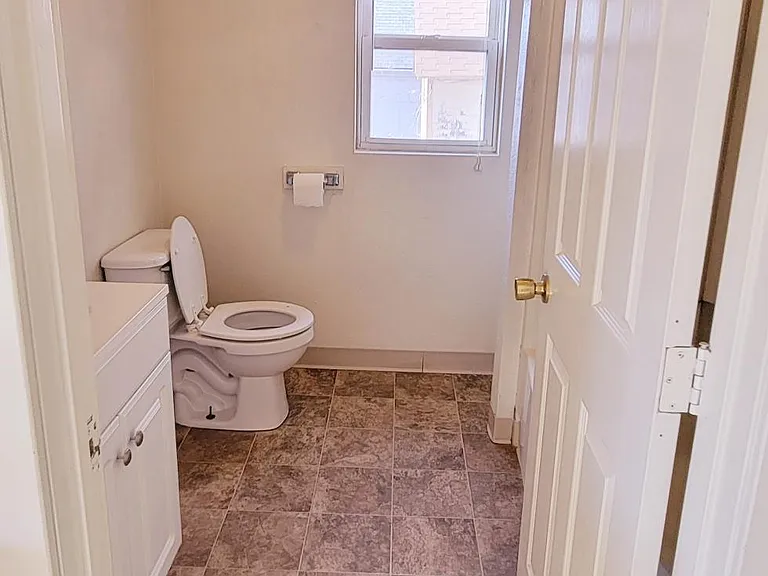 308 N 33rd St #4 — Photo 7