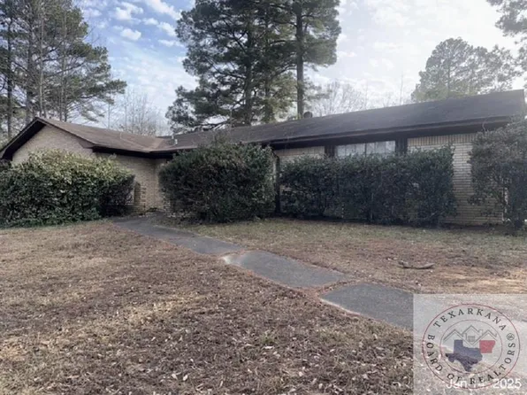 708 Elaine Dr, Wake Village, TX 75501