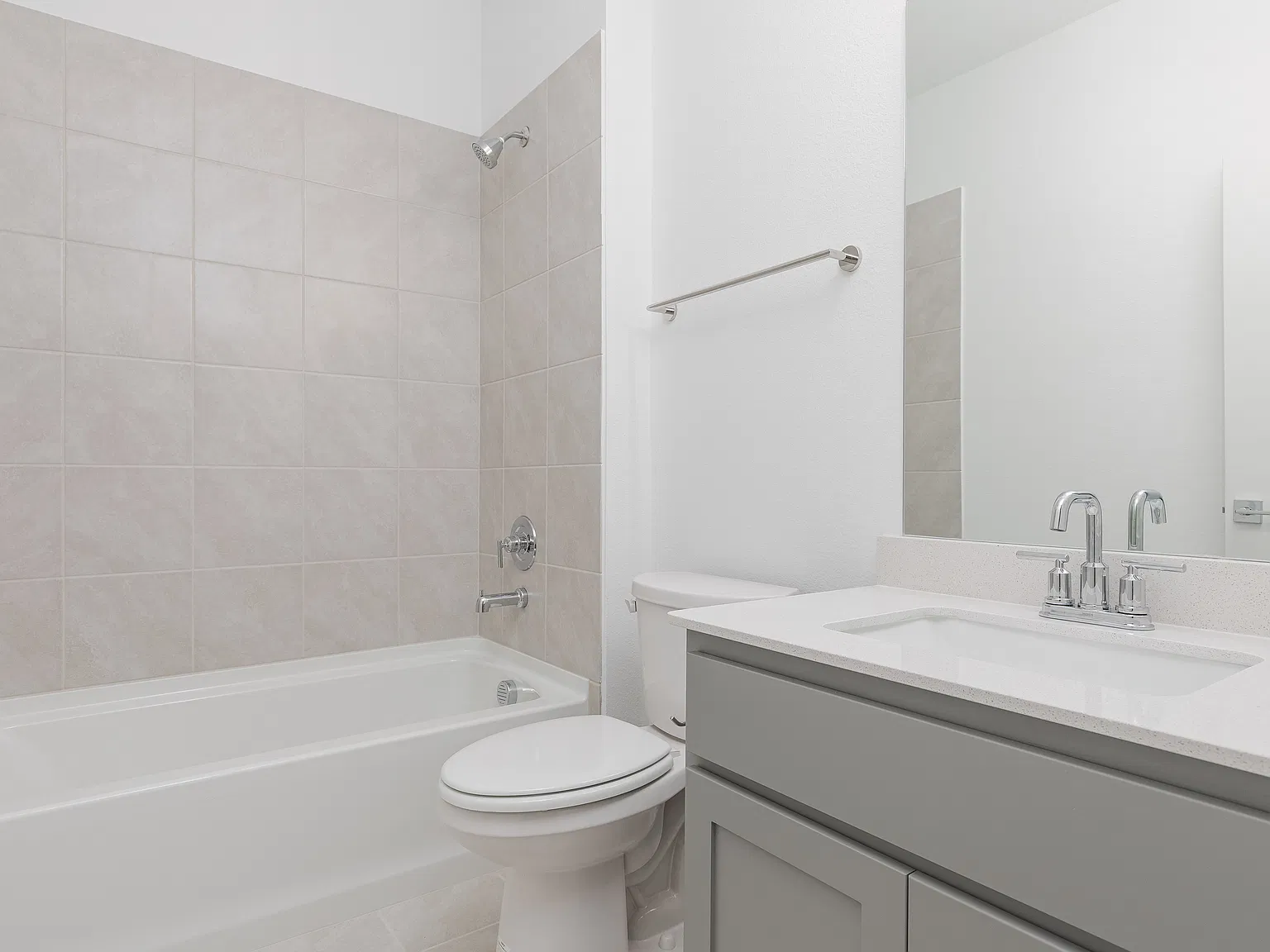 4 bed, 2252 sqft, $2,895 — Photo 3