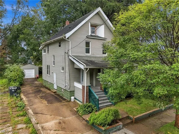 1013 Celina Ave, Akron, OH 44307