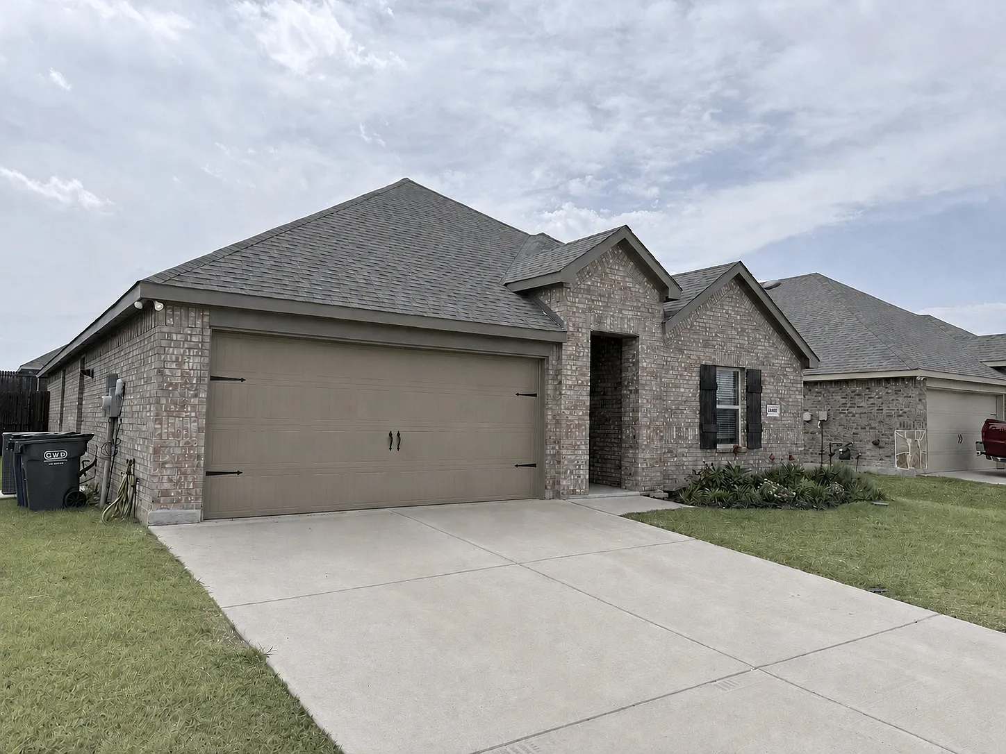 4 bed, 2014 sqft, $2,195 — Photo 2