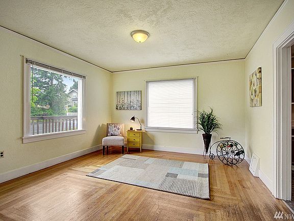 5th image of 1527 Rainier Ave