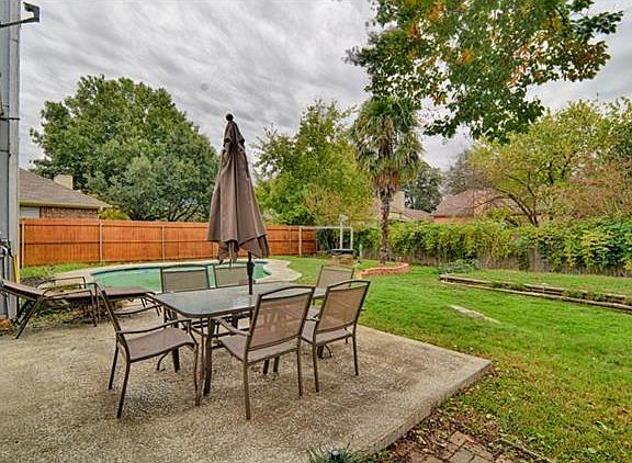4th image of 2206 Turf Club Dr