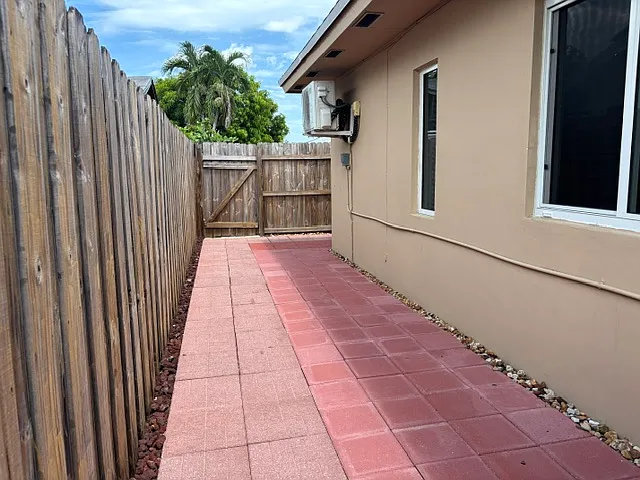 NW 62nd Ct — Photo 6