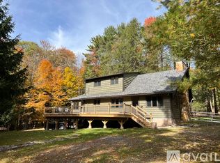 9 Fawn Ct, Lakeville, PA 18438