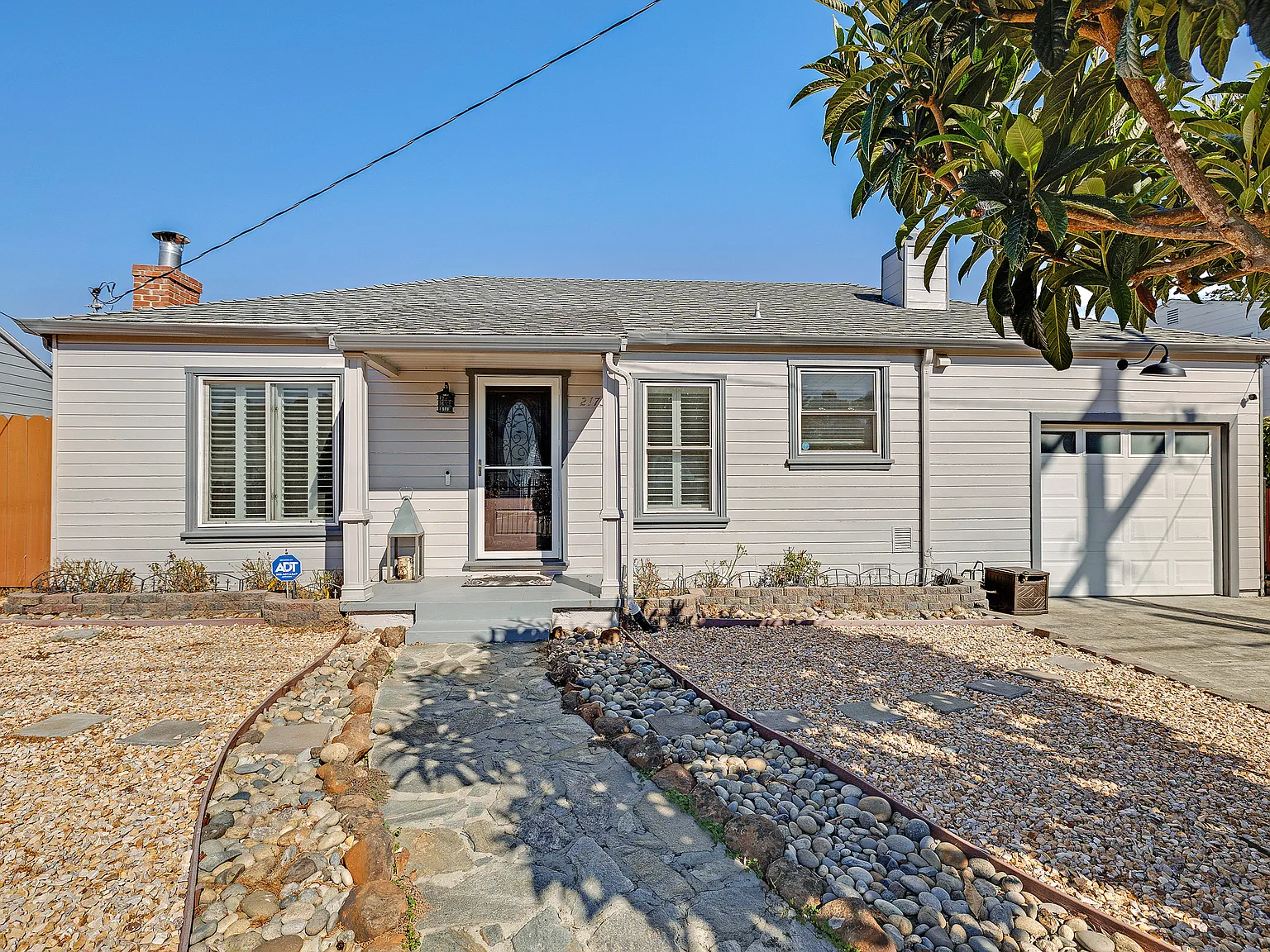 3 bed, 1180 sqft, $3,950 — Photo 3