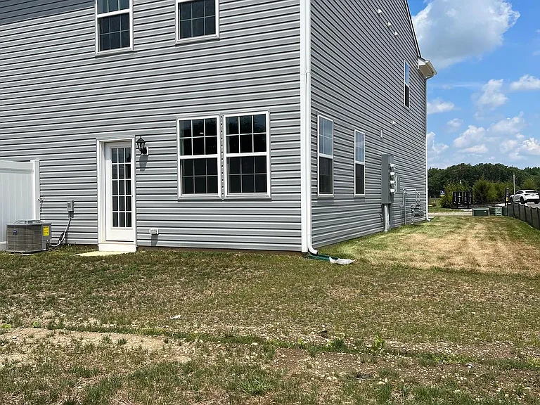 82 Arlotta St — Photo 3