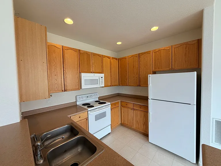 8456 S Hoyt Way #308 — Photo 2