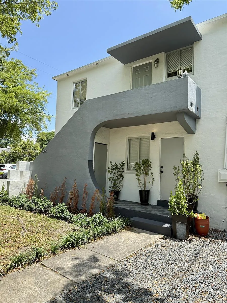 Building Photo - 502 NE 70th St #1