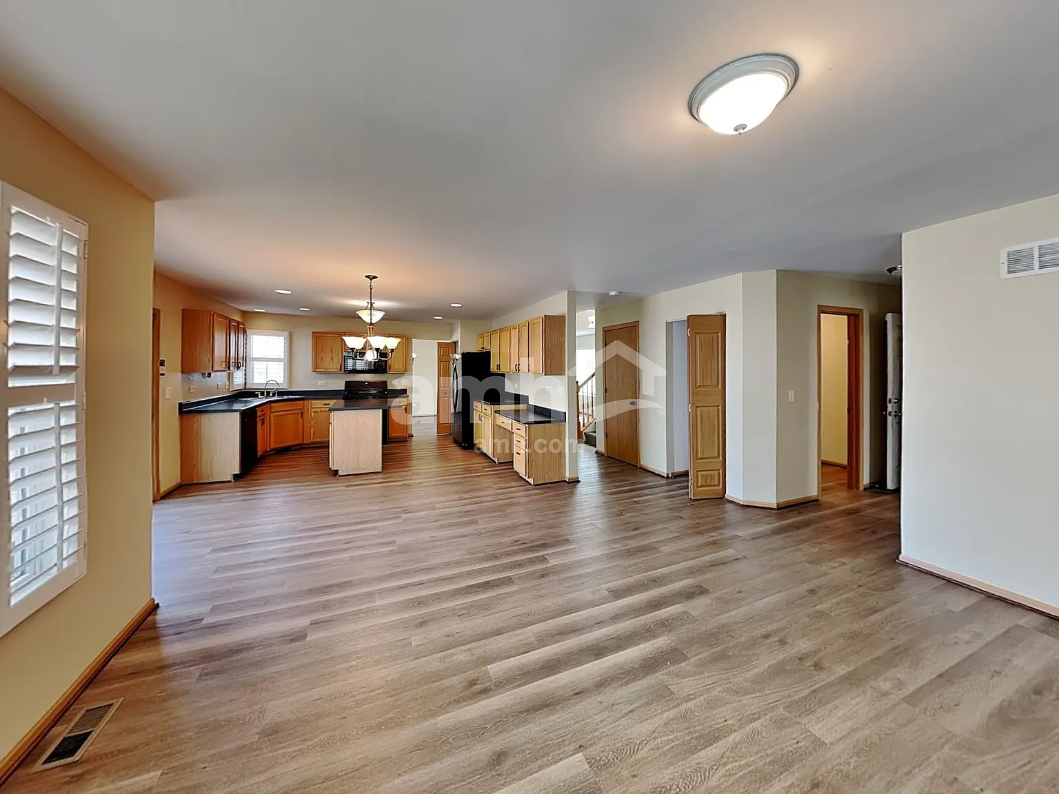 4 bed, 2.5 bath, 2162 sqft, $3,315 — Photo 3