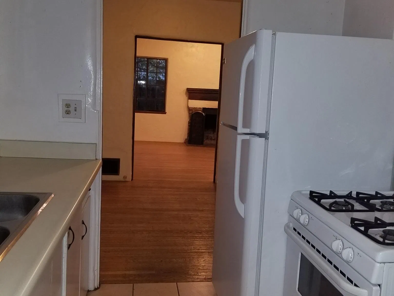 2 bed, 1250 sqft, $3,425 — Photo 4