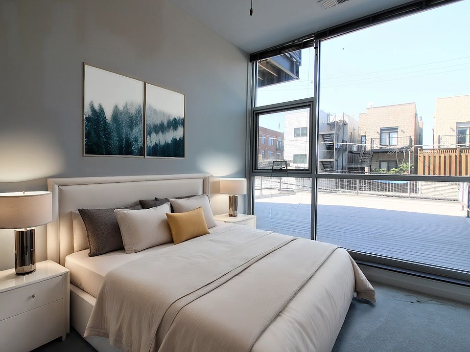 1st image of 1548 W Fullerton Ave #207
