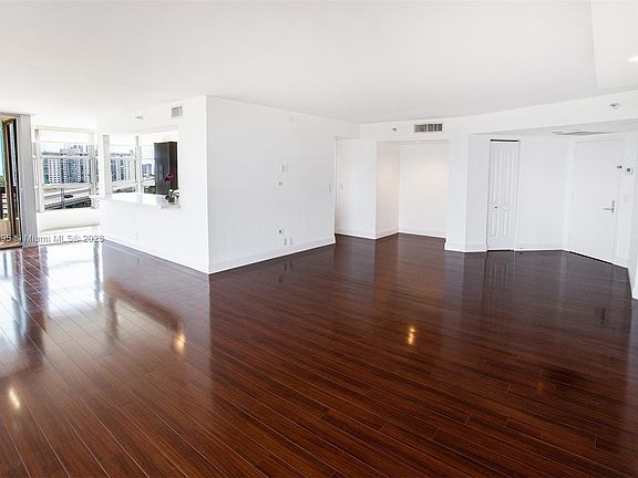4th image of 3500 Mystic Pointe Dr APT 1105