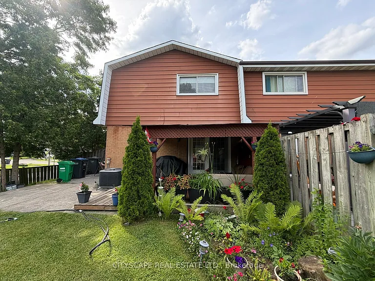 3346 Chokecherry Cres — Photo 32