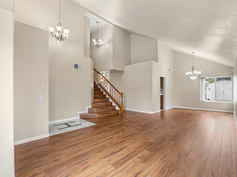 833 Joanna Dr — Photo 5