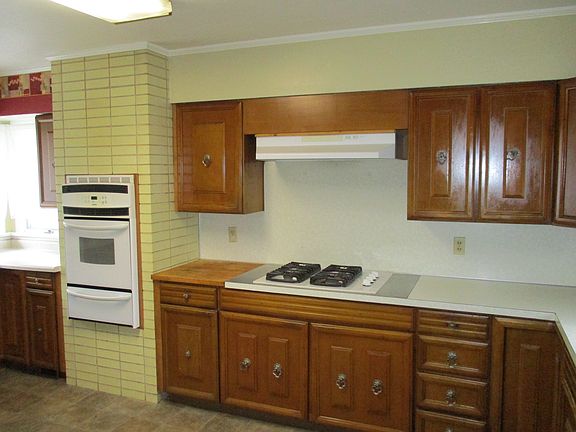 3rd image of 223 W Main St APT 3D