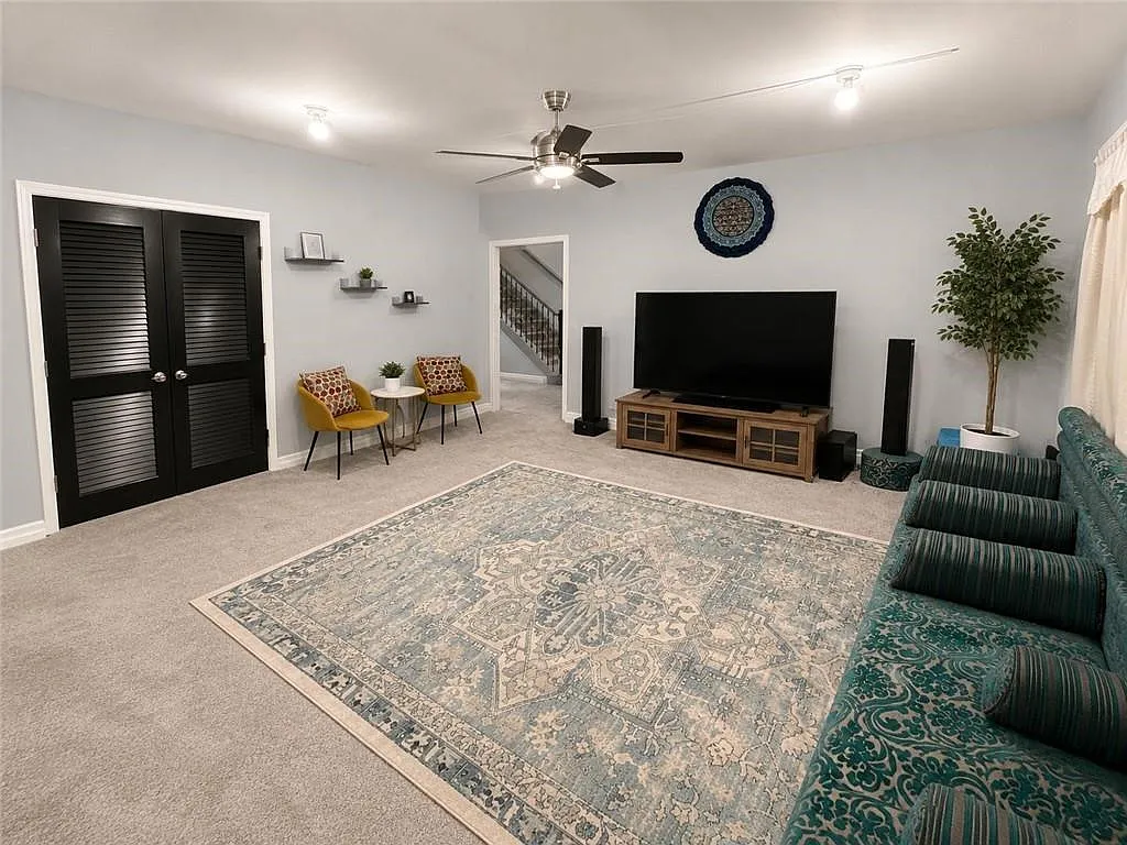 3 bed, 2.5 bath, 1836 sqft, $2,395 — Photo 4