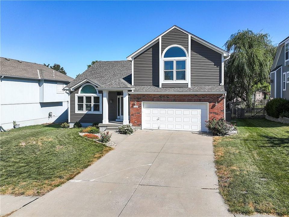 1st image of 215 NE Eastwood Dr