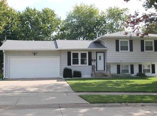 3709 El Dorado Dr, Bettendorf, IA 52722