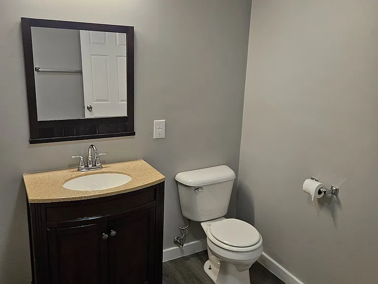 402 S Adams St — Photo 7