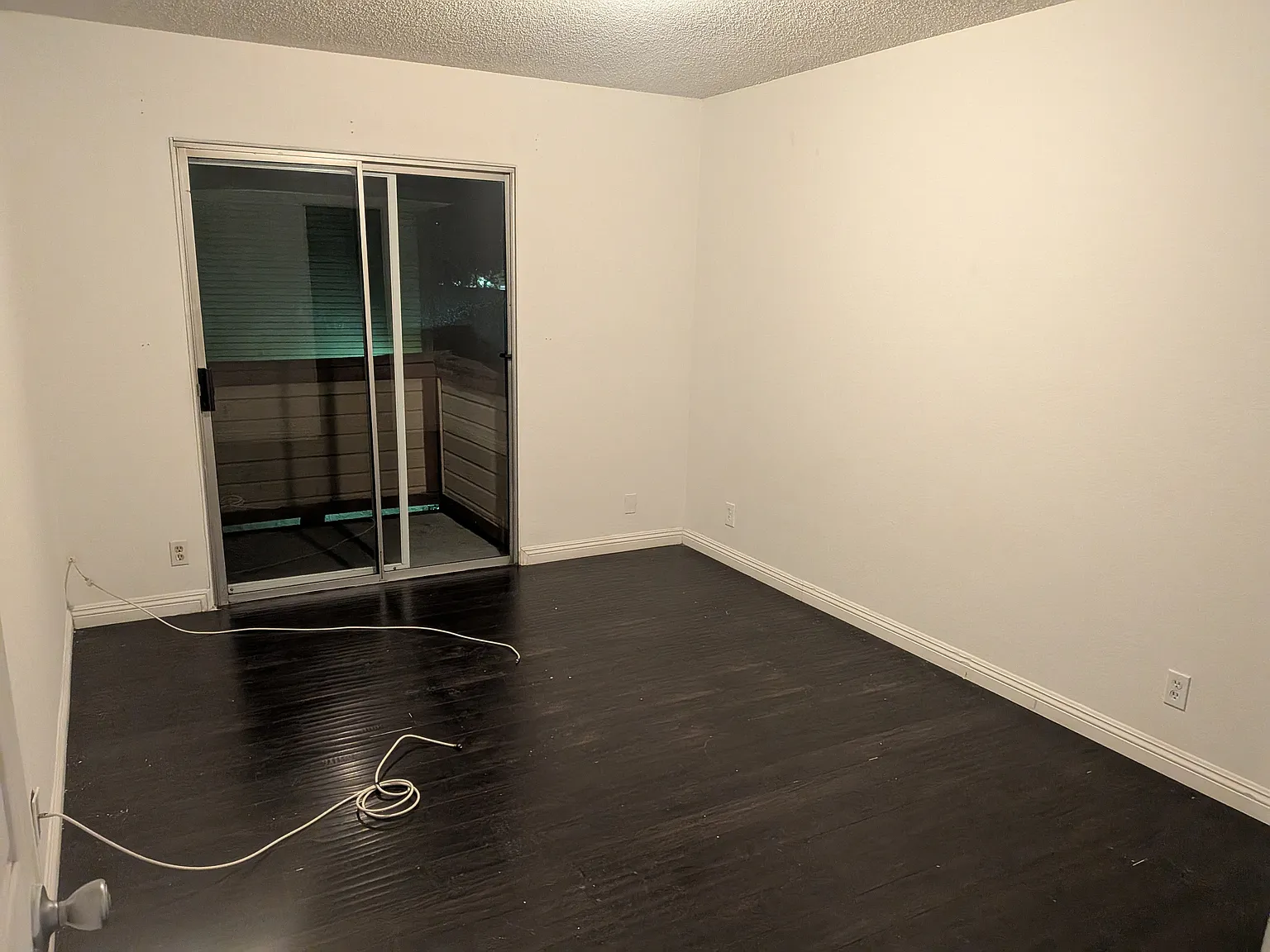 2 bed, 1.5 bath, 1038 sqft, $2,500 — Photo 3