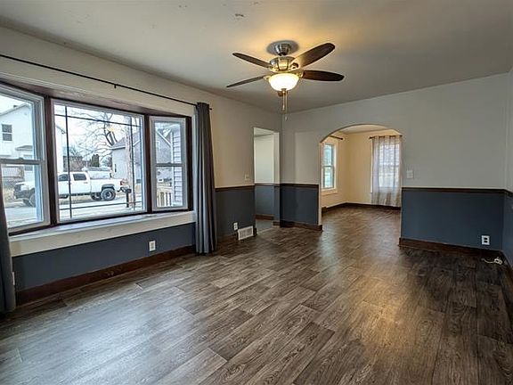 3rd image of 127 N Lincoln Ave