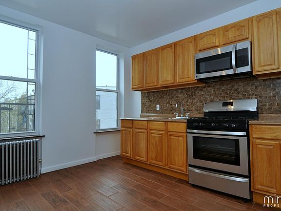 2nd image of 52 Irving Ave APT 3R